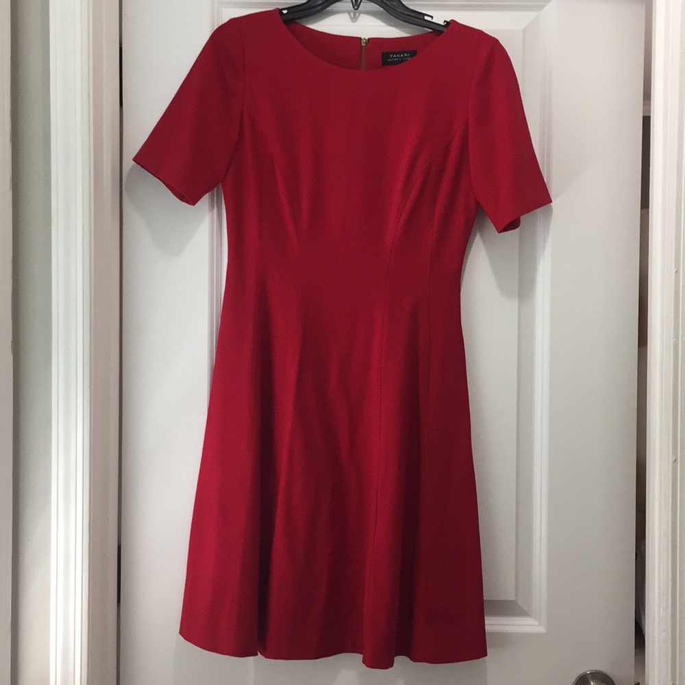 Tahari Size 2 Flattering Red Dress